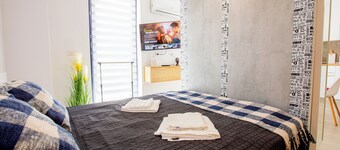 ATENEO - Studio DeLuxe MODERN Apartment, BIG Balcony, Plus FREE Parking