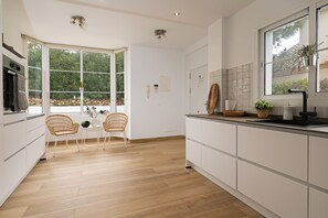 Fridge, microwave, oven, dishwasher