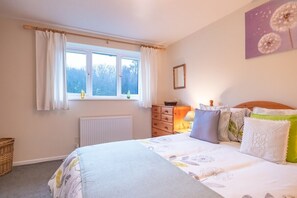 2 chambres, fer et planche à repasser, Wi-Fi gratuit, draps fournis