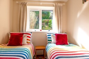 2 bedrooms, iron/ironing board, free WiFi, bed sheets - Honeysuckle Cottage - Beer (Beer)