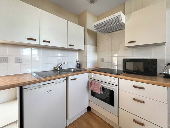 Cookware/dishes/utensils