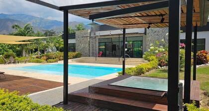 Luxury Estate with Swimming Pool and Private Jacuzzi