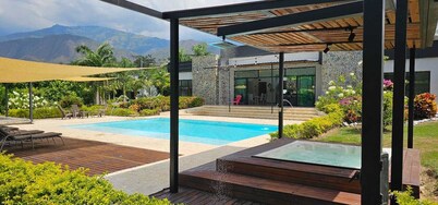 Luxury Estate with Swimming Pool and Private Jacuzzi