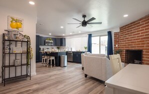 Interior - Fully Remodeled Rolling Hills Haus, Spacious 4-bed house on East side Tucson  (Tucson)