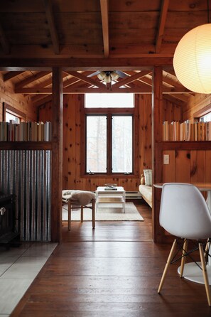 Interior - Pine House MN / Cozy Cabin Nestled In Chippewa National Forest (Akeley)