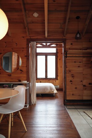 1 bedroom, in-room safe, WiFi, bed sheets - Pine House MN / Cozy Cabin Nestled In Chippewa National Forest (Akeley)