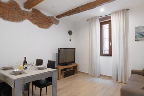 Dining - The House of Phoebus (Piombino)