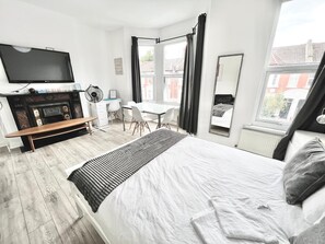 1 bedroom, WiFi, bed sheets