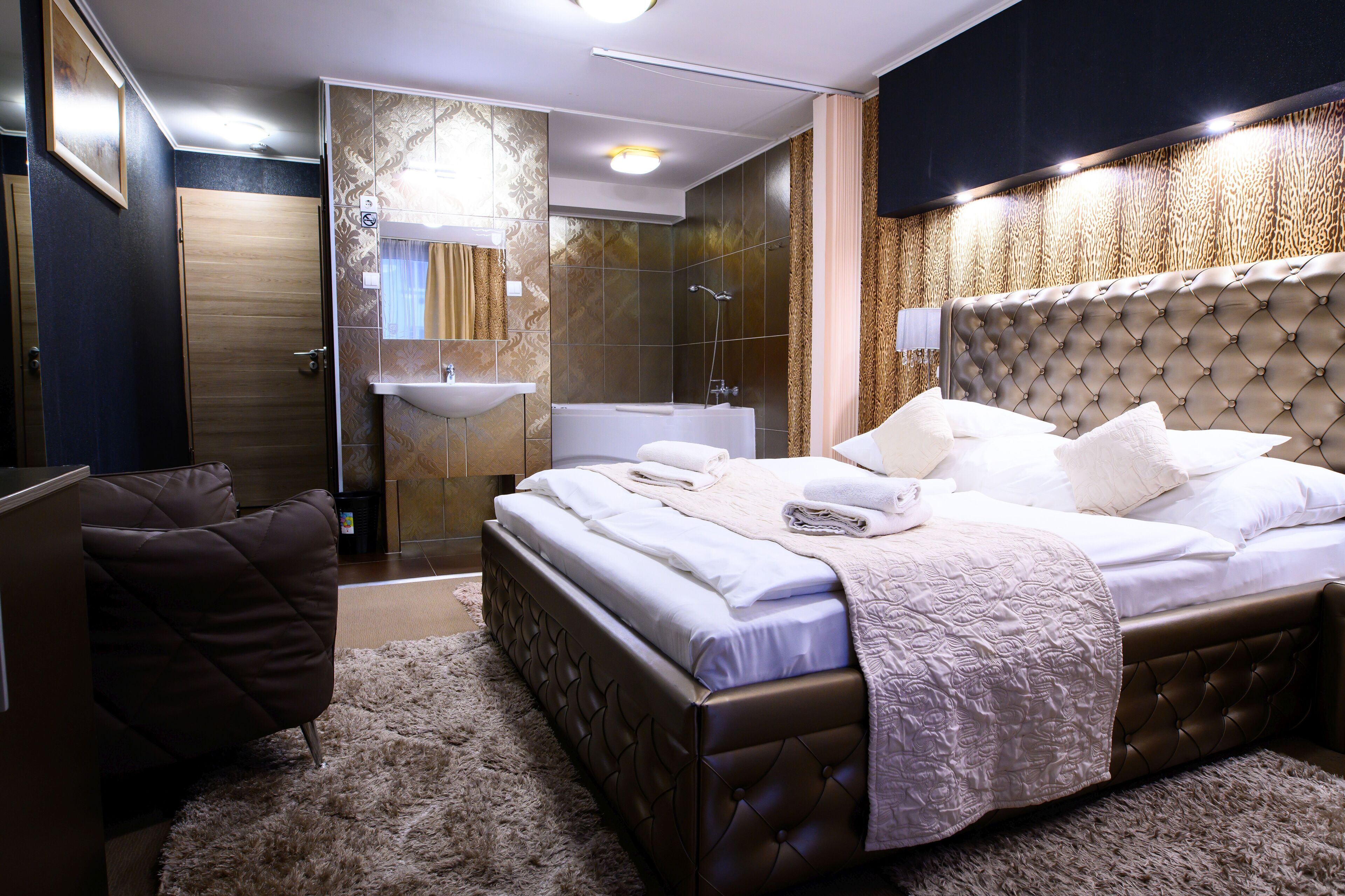 Blackout curtains, free WiFi, bed sheets