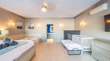 6 bedrooms, desk, iron/ironing board, free WiFi