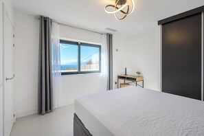 5 chambres, coffre-fort, fer et planche à repasser, lit de bébé portatif