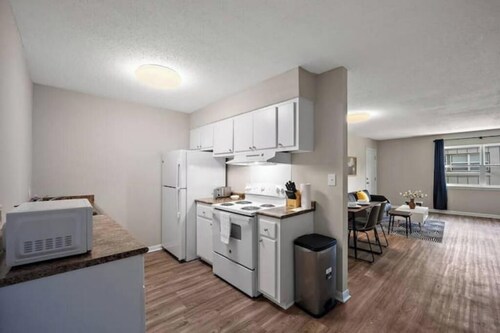 Home in Canton  10 Min to Amazon Center  Unit C5
