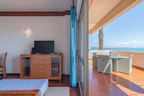 Interior - Huniky 36 - Two-bedroom apartment with pool, Wi-Fi, air con and sea view. (Lagos)
