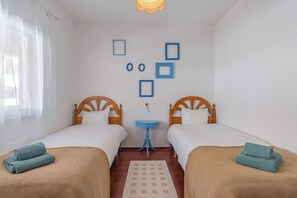 2 bedrooms, in-room safe, desk, iron/ironing board - Huniky 36 - Two-bedroom apartment with pool, Wi-Fi, air con and sea view. (Lagos)