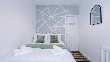 2 bedrooms, iron/ironing board, WiFi, bed sheets