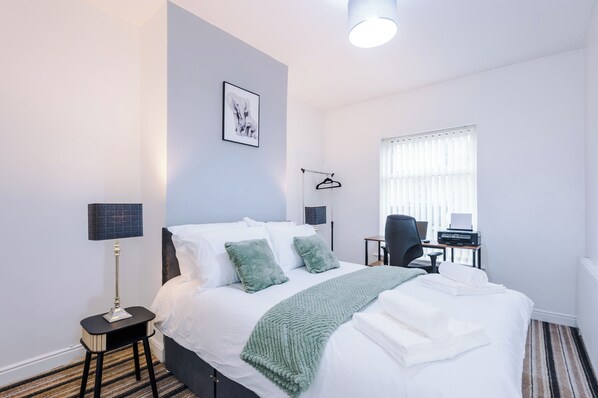 2 bedrooms, iron/ironing board, WiFi, bed sheets