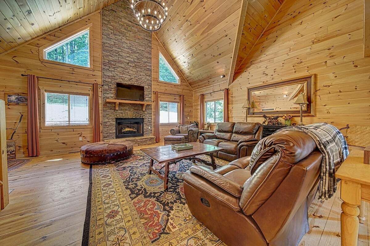 Älytelevisio, takka, pöytäjalkapallopöytä