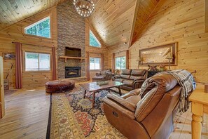 Smart TV, fireplace, table football - Deer Valley The Gated Community (Ellijay)