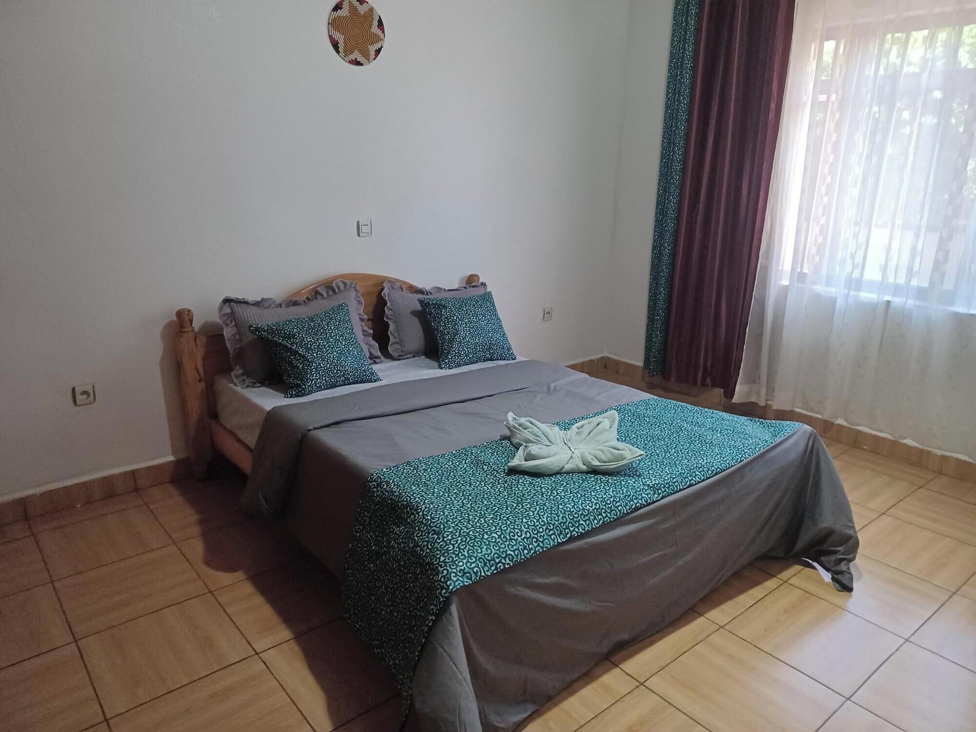 4 chambres, fer et planche à repasser, Wi-Fi, draps fournis