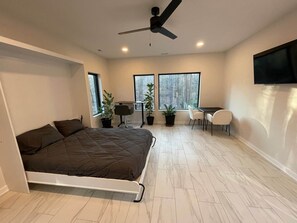 1 dormitori, planxa i posts de planxar, wifi i roba de llit 