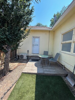 Outdoor dining - Charming Boise Studio - Private Entry (Boise)
