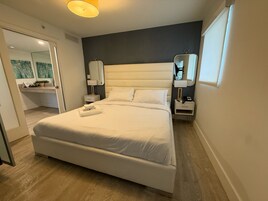 標準開放式客房, 海景 | 書桌、熨斗/熨衫板、免費 Wi-Fi、床單