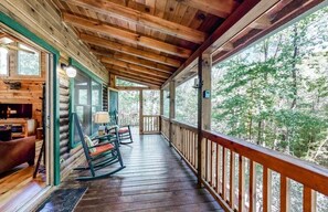 Property grounds - Time Away - Private cabin, yet close to Blue Ridge (Blue Ridge)
