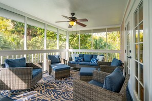 Property grounds - Walk to Beach, Golf & Restaurants, Screened Porch, Ping Pong Table, Heart of IOP (Isle of Palms)