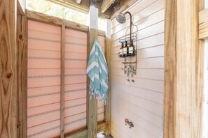 Hair dryer, bidet, towels - On The Rocks| 5BR· Walk to Beach· Decks· Sleeps 12 (Emerald Isle)