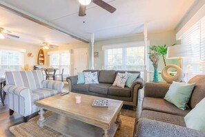 智能电视、电子游戏、DVD 播放器