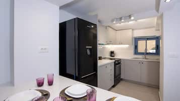Fridge, oven, coffee/tea maker, toaster