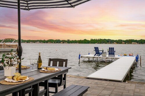 Bass Lake Luxury Stay • Private Dock & Bikes