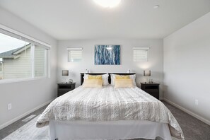 3 camere, una scrivania, ferro/asse da stiro, culla da viaggio