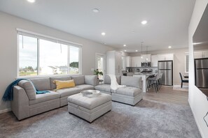 Smart TV, caminetto, studio, monitor per computer