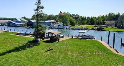 Large 4BR Lodge | Sleeps 12+