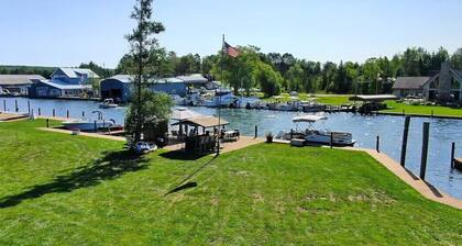 Large 4BR Lodge | Sleeps 12+