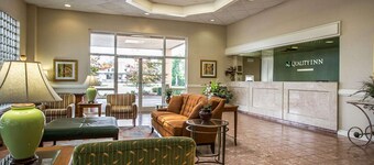 薩姆特肖空軍基地附近凱藝飯店  