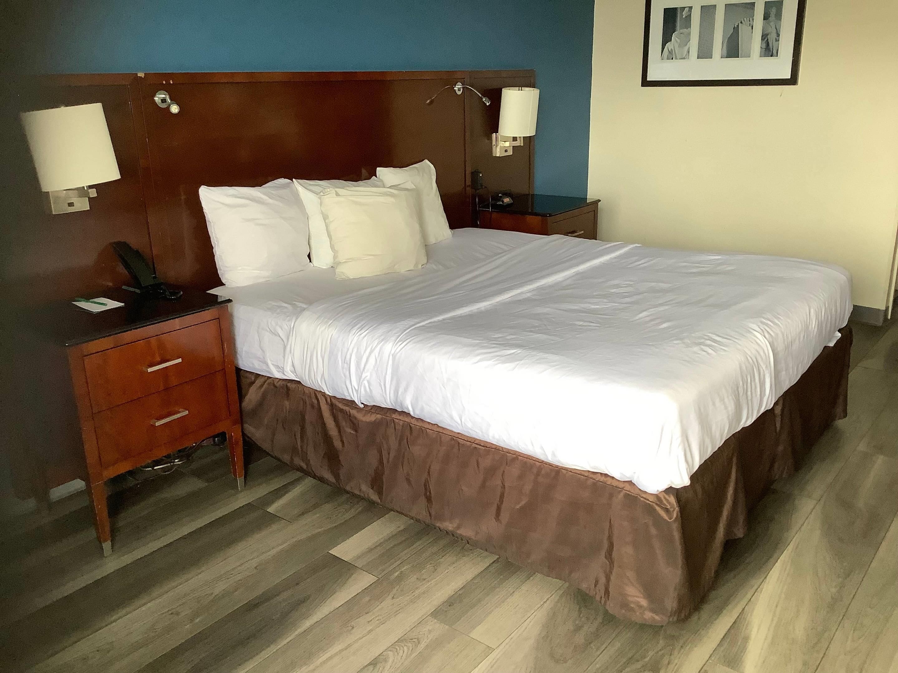 Laptop workspace, iron/ironing board, free WiFi