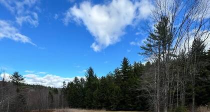 Play & Relax in Windham – Spacious Bedrooms, Hot Tub, Fire Pit & Basement Den