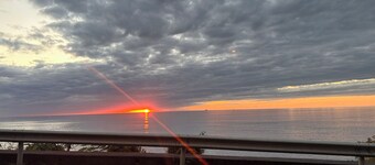 Blue Horizon – Sea View Escape