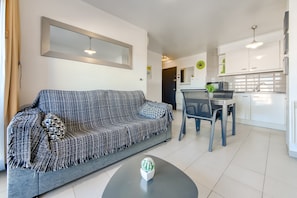 Apartment | Living area - Apartment in Roses by the Waterfront (Roses)