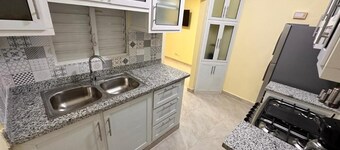 Charming 2-bedroom house with WiFi, AC, Gated Driveway "Private"