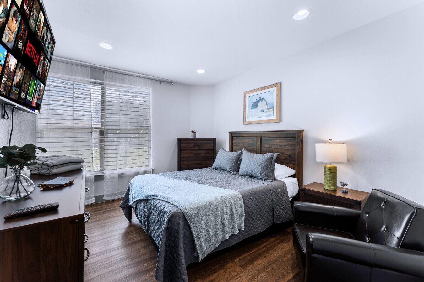 2 slaapkamers, een strijkplank/strijkijzer, gratis wifi, beddengoed