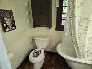 Serviettes fournies, papier toilette
