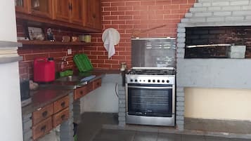 Cookware/dishes/utensils