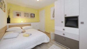 1 bedroom, iron/ironing board, WiFi, bed sheets