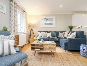 Living area - Breeze Cottage (Falmouth)