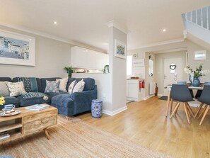 Living area - Breeze Cottage (Falmouth)