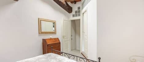 1 bedroom, desk, bed sheets