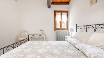 1 chambre, bureau, draps fournis